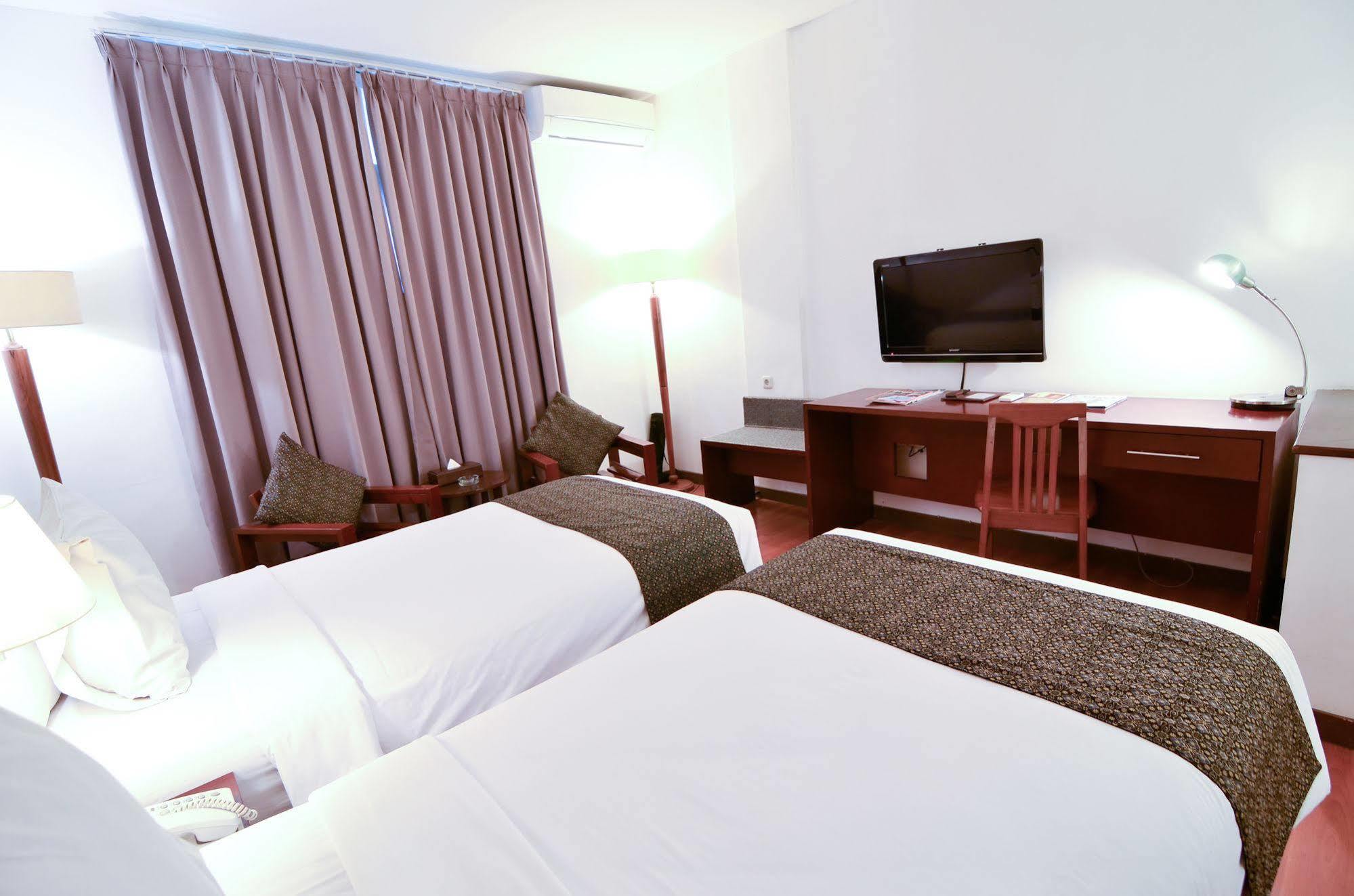 Gumilang Regency Hotel Bandung Extérieur photo